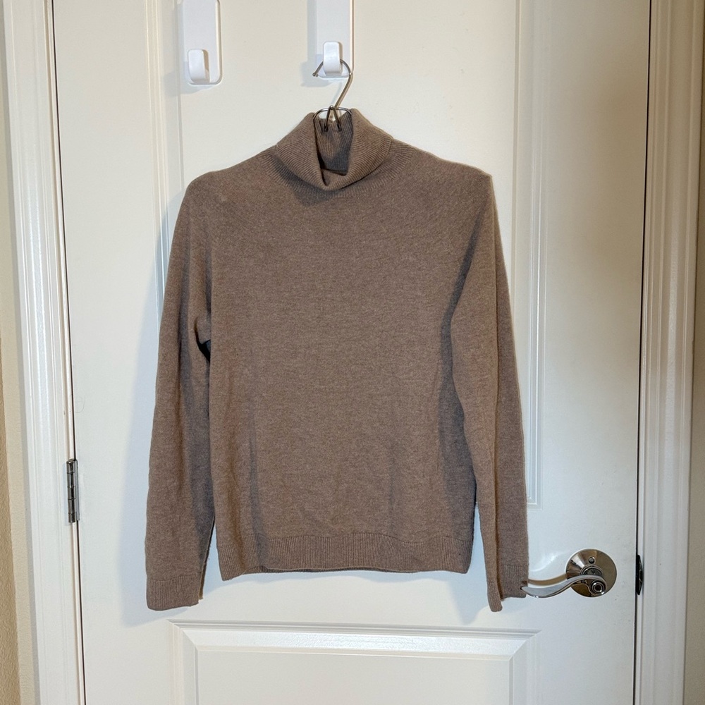 Uniqlo Taupe Turtleneck Sweater Ribbed 100% Cashmere M